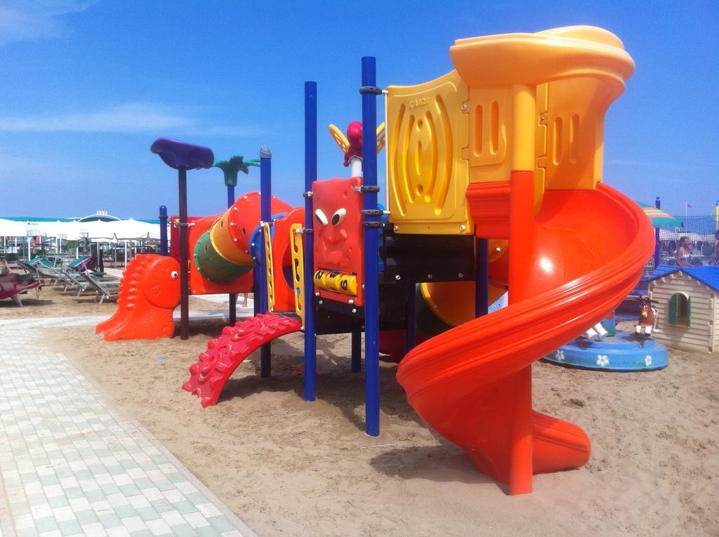 Hotel Villa Linda - Family Hotel - Nuova Costruzione Antisismica Riccione Exteriér fotografie