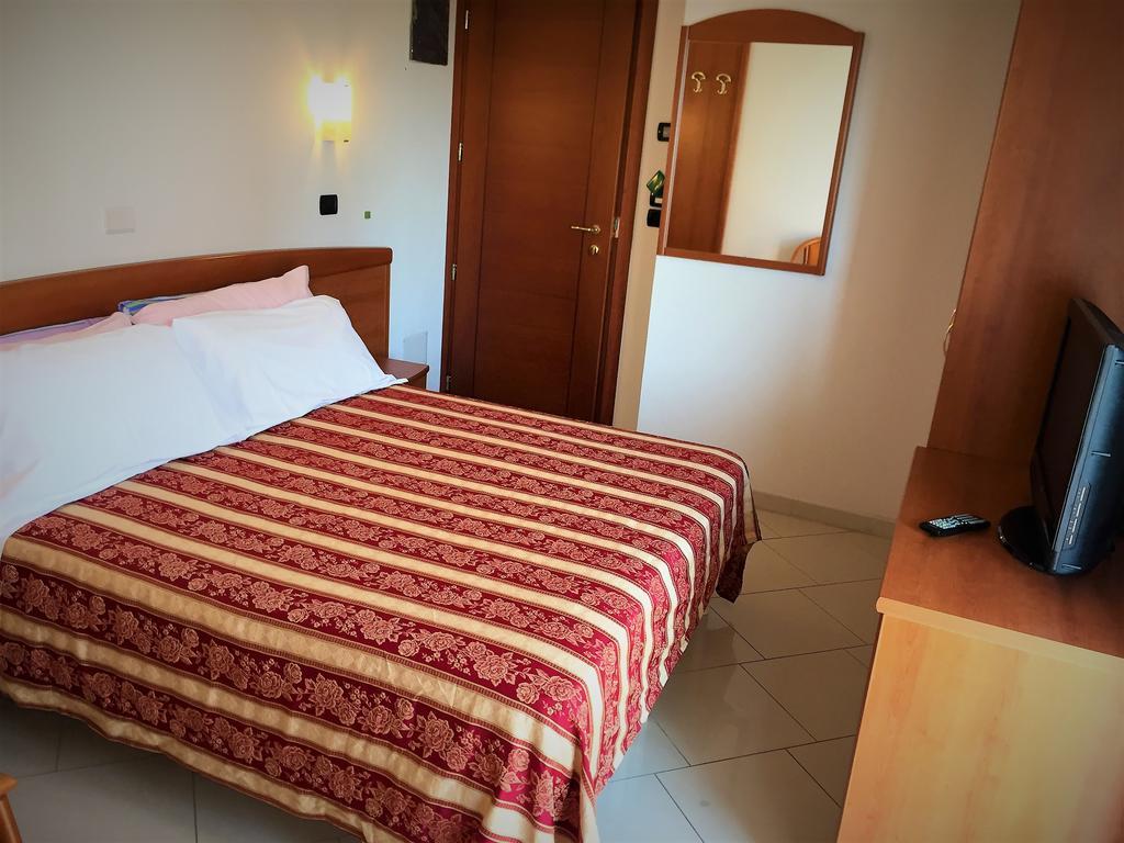 Hotel Villa Linda - Family Hotel - Nuova Costruzione Antisismica Riccione Exteriér fotografie