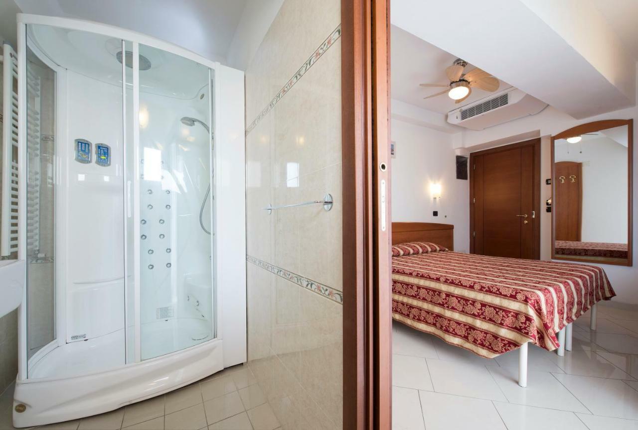 Hotel Villa Linda - Family Hotel - Nuova Costruzione Antisismica Riccione Exteriér fotografie